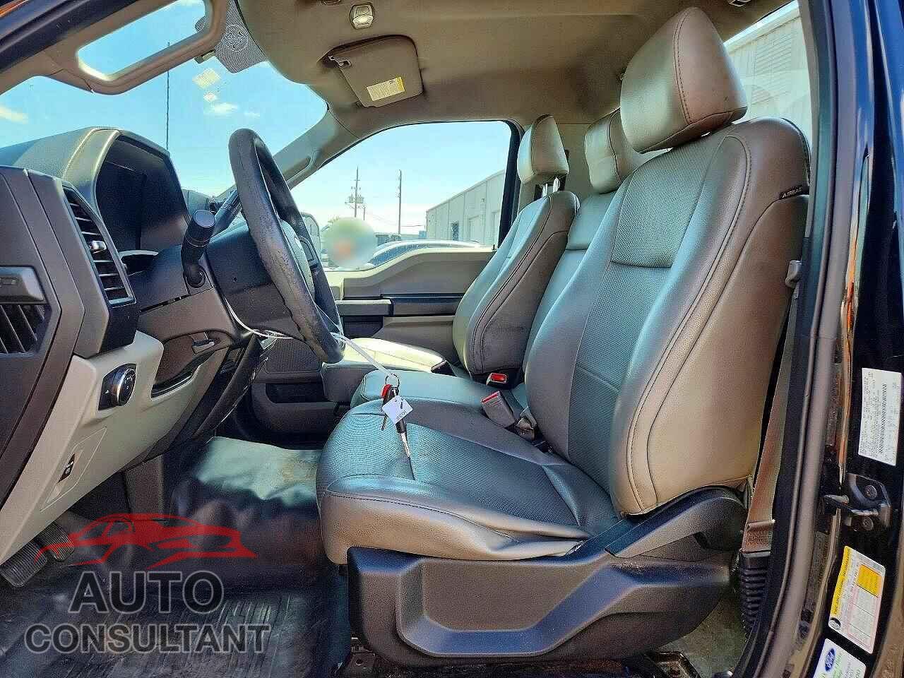 FORD F150 2017 - 1FTMF1C81HFA57548