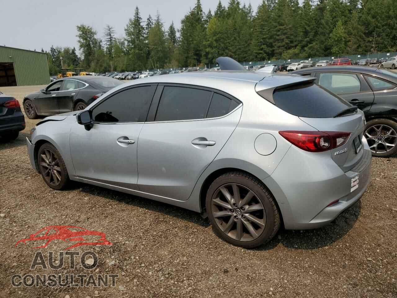 MAZDA 3 2018 - 3MZBN1L3XJM186566