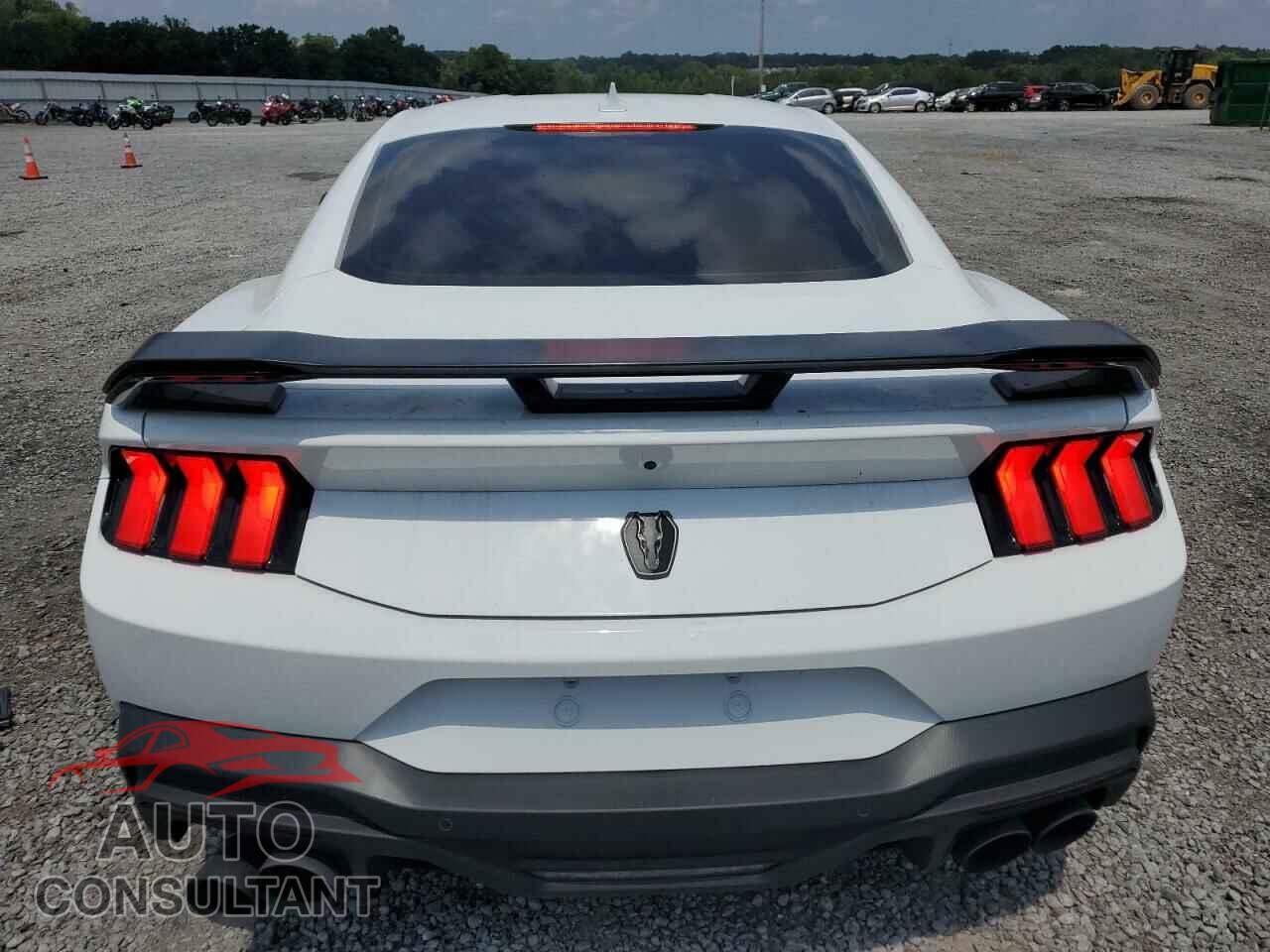 FORD MUSTANG DA 2024 - 1FA6P8R01R5501590