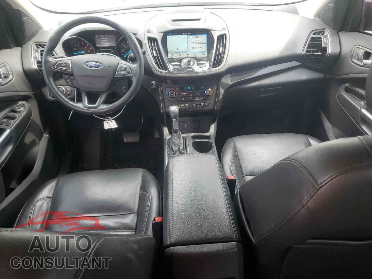 FORD ESCAPE 2017 - 1FMCU9J90HUE73030