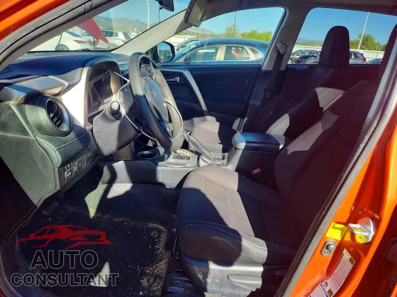 TOYOTA RAV4 2015 - JTMRFREV2FD130135