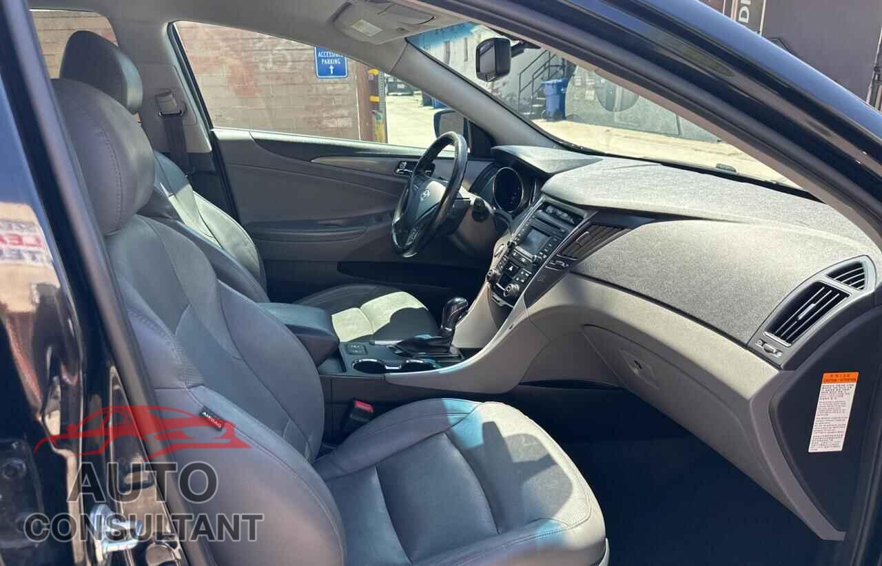 HYUNDAI SONATA 2015 - KMHEC4A41FA130406