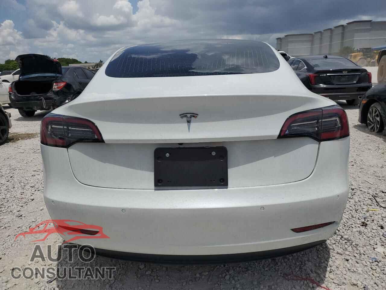 TESLA MODEL 3 2022 - 5YJ3E1EA9NF299504