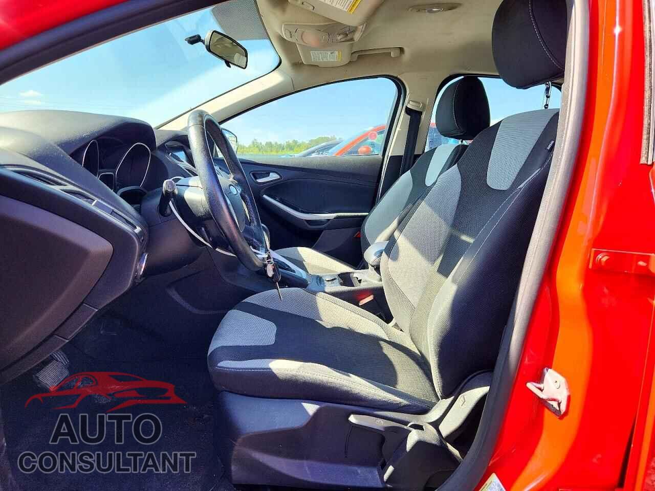 FORD FOCUS 2014 - 1FADP3K25EL256451