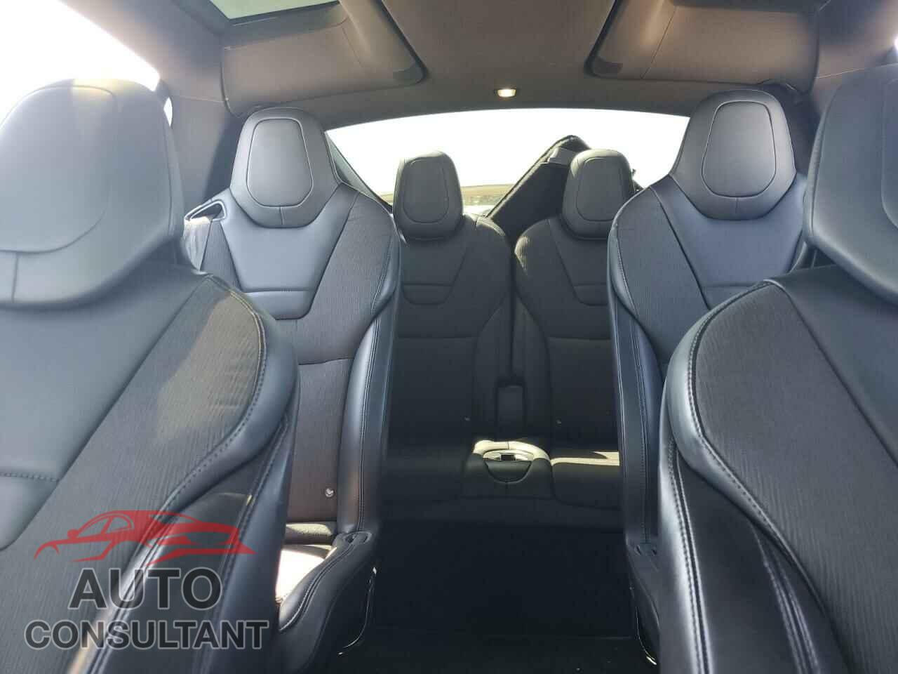 TESLA MODEL X 2016 - 5YJXCBE21GF019647