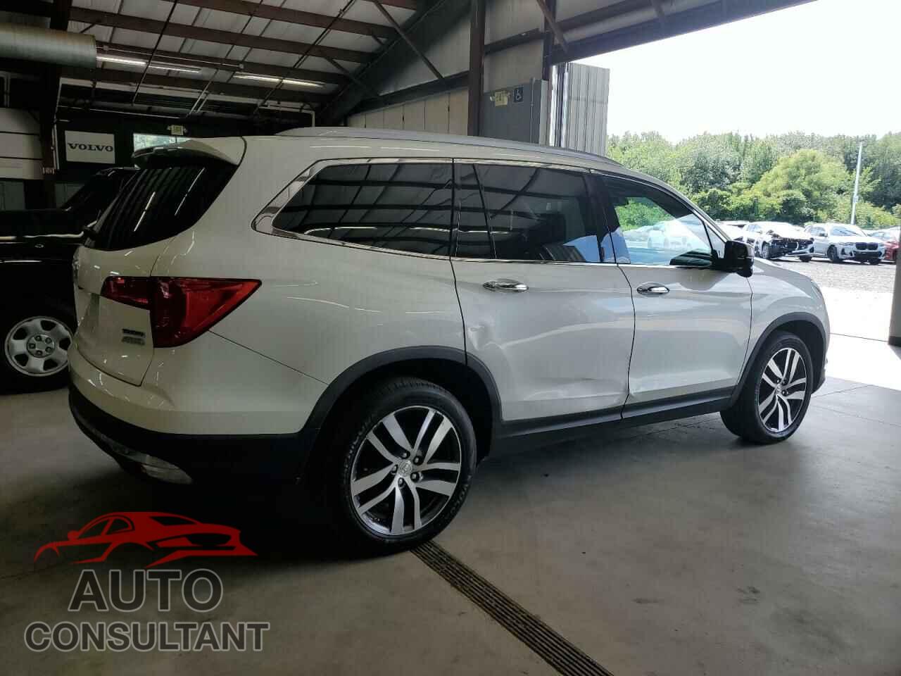 HONDA PILOT 2017 - 5FNYF6H9XHB085904