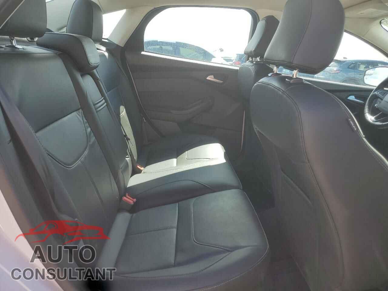 FORD FOCUS 2015 - 1FADP3F25FL322721