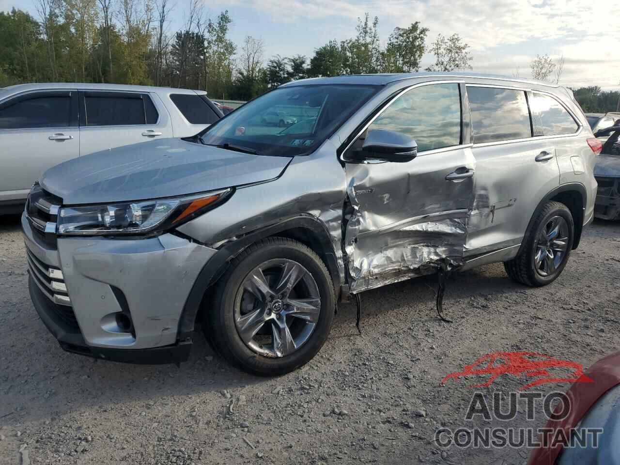 TOYOTA HIGHLANDER 2018 - 5TDDGRFH4JS048310