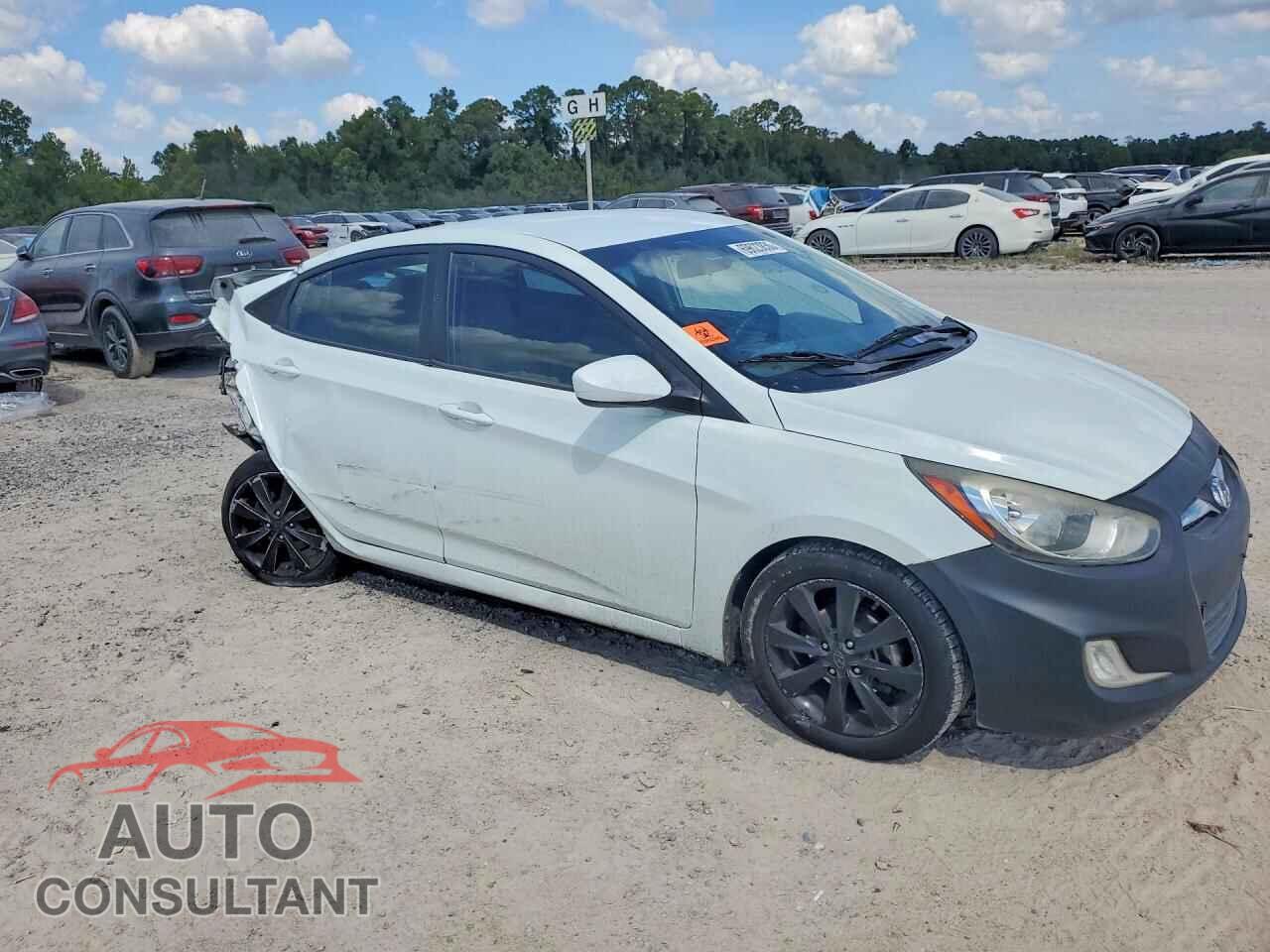HYUNDAI ACCENT 2013 - KMHCU4AE5DU572727