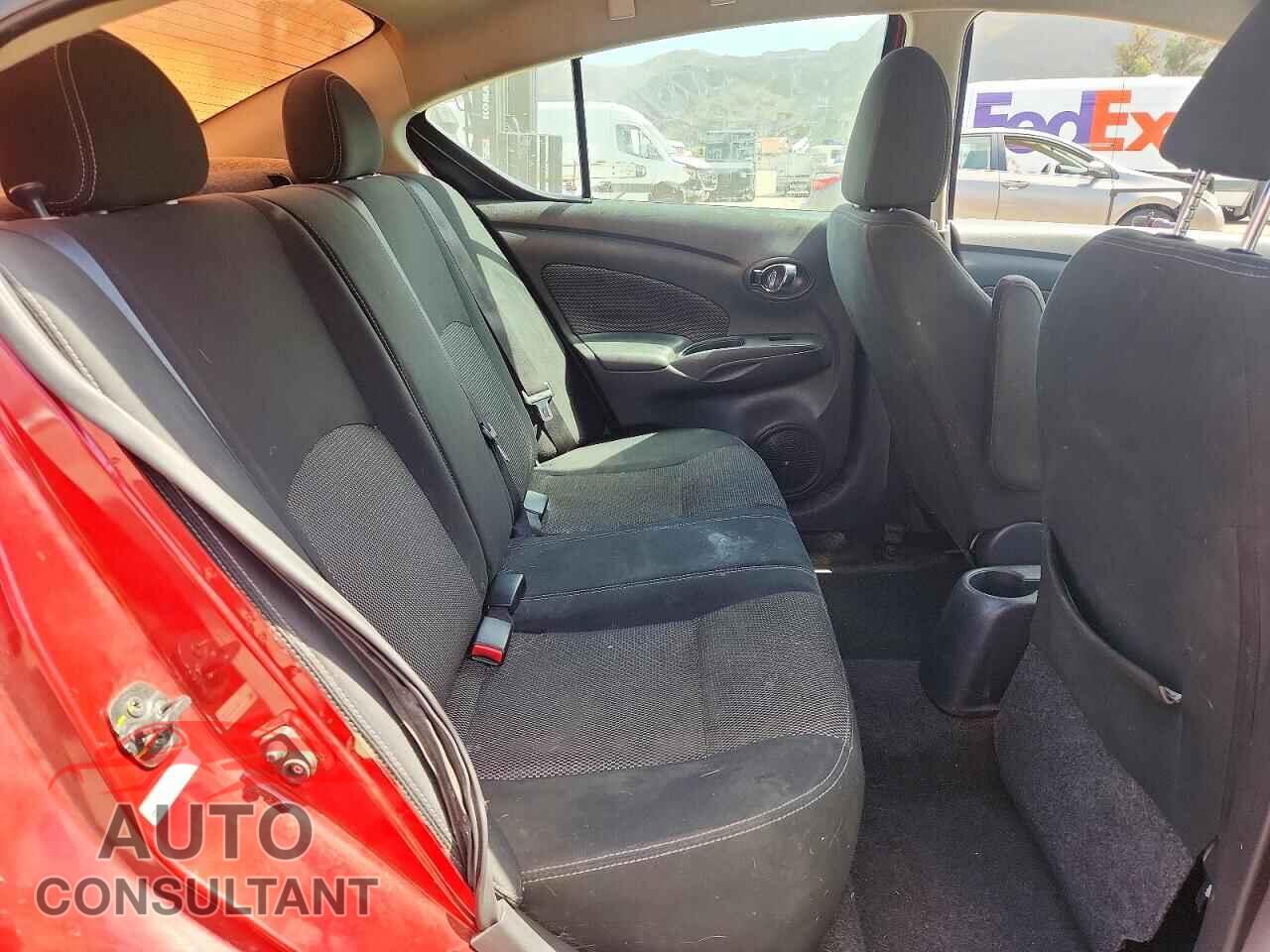 NISSAN VERSA 2017 - 3N1CN7AP3HL804037