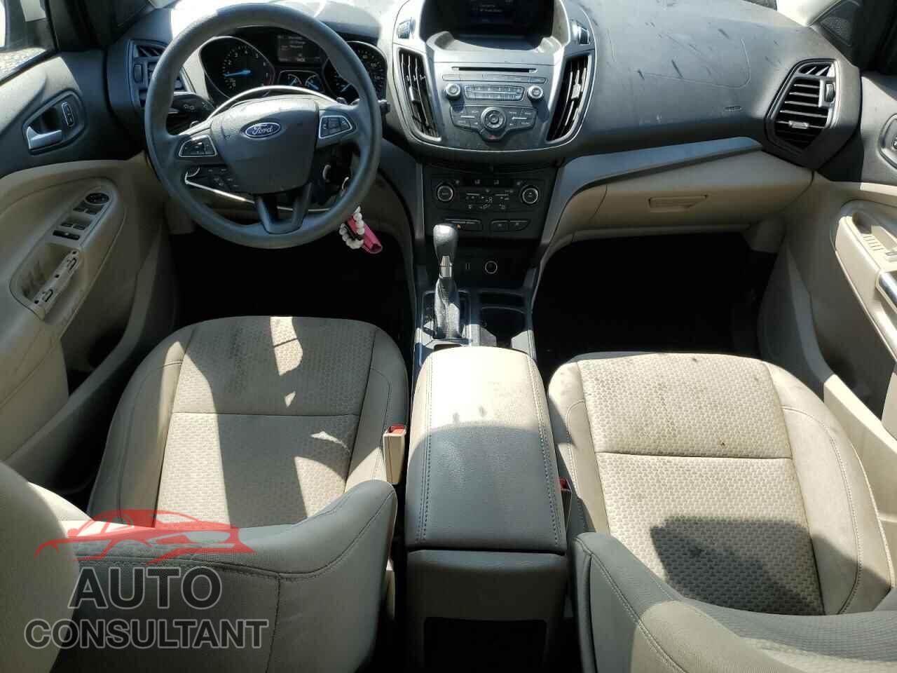FORD ESCAPE 2017 - 1FMCU0G9XHUB87527