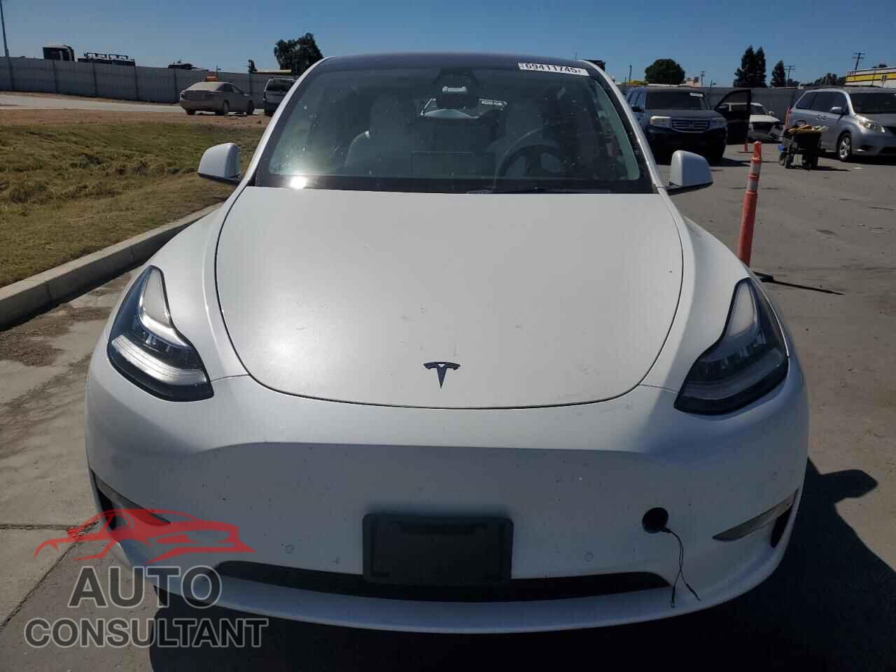 TESLA MODEL Y 2021 - 5YJYGAEE9MF281117