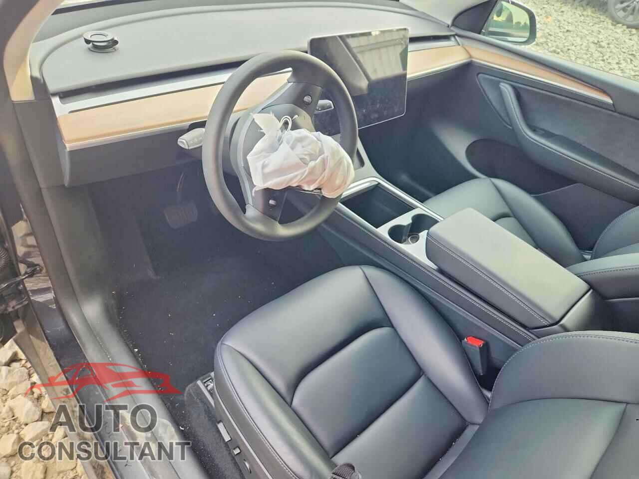 TESLA MODEL Y 2024 - 7SAYGDED0RF191017