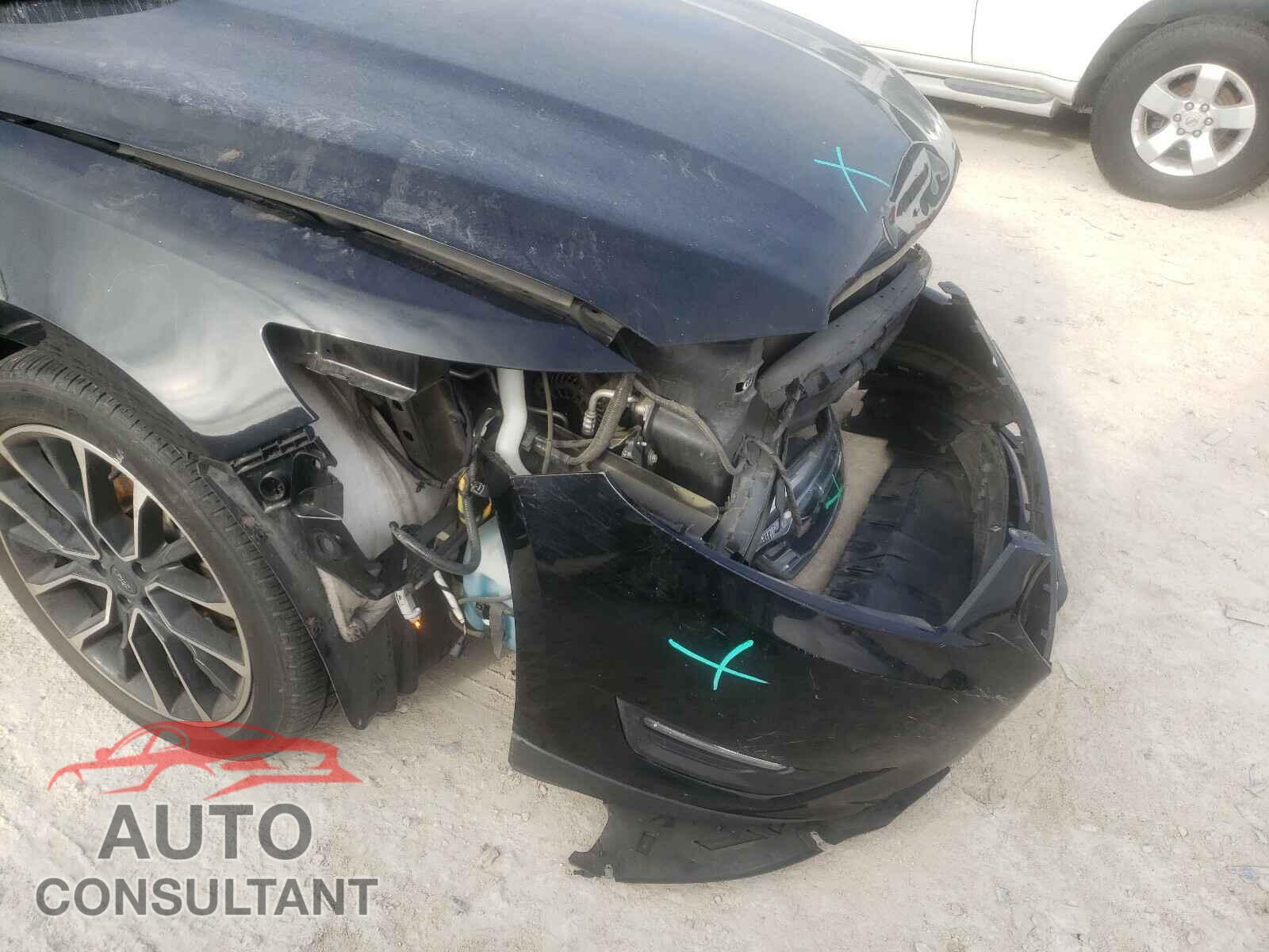 FORD TAURUS 2017 - 1FAHP2E84HG135127