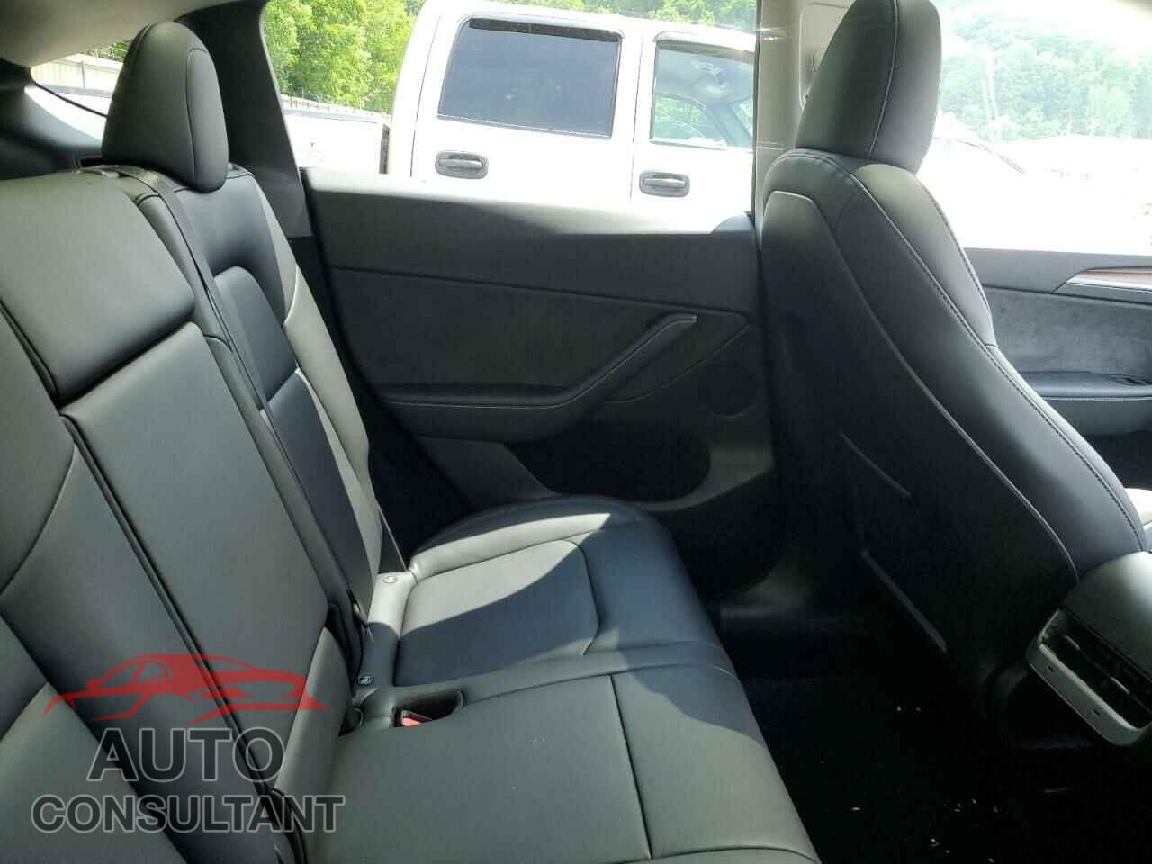 TESLA MODEL Y 2024 - 7SAYGDED8RF193677