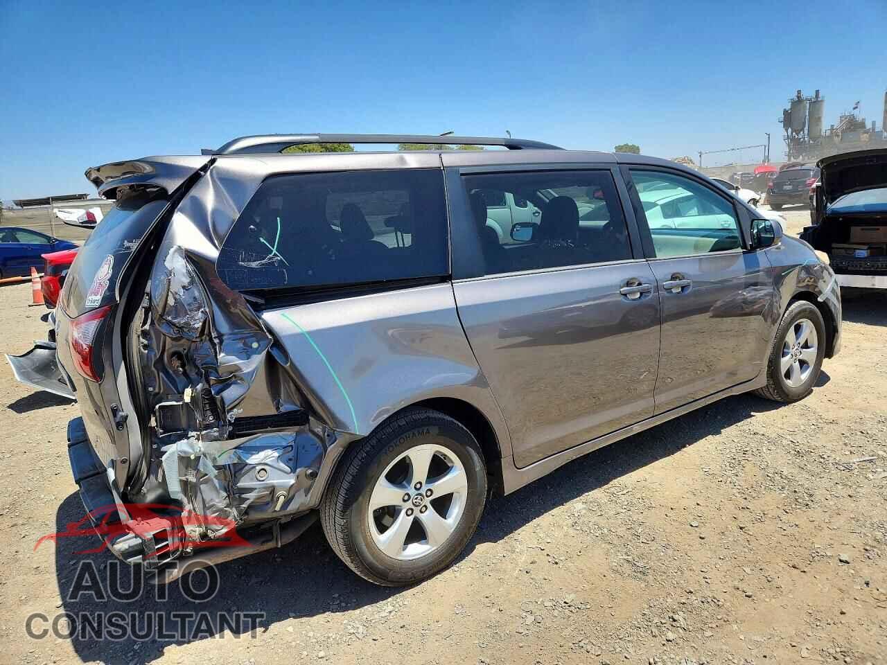 TOYOTA SIENNA 2018 - 5TDKZ3DC9JS928103