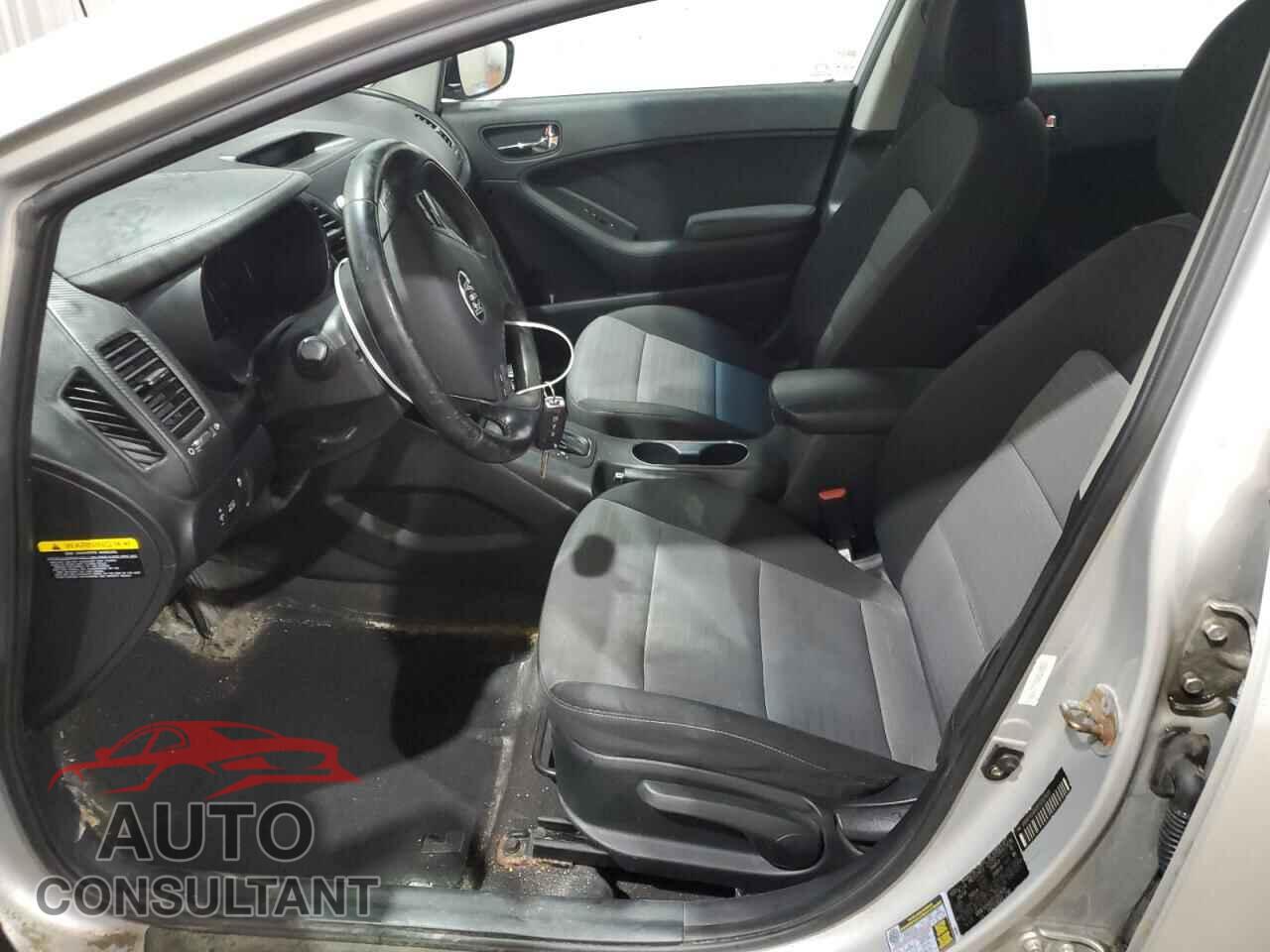 KIA FORTE 2015 - KNAFX5A82F5267639