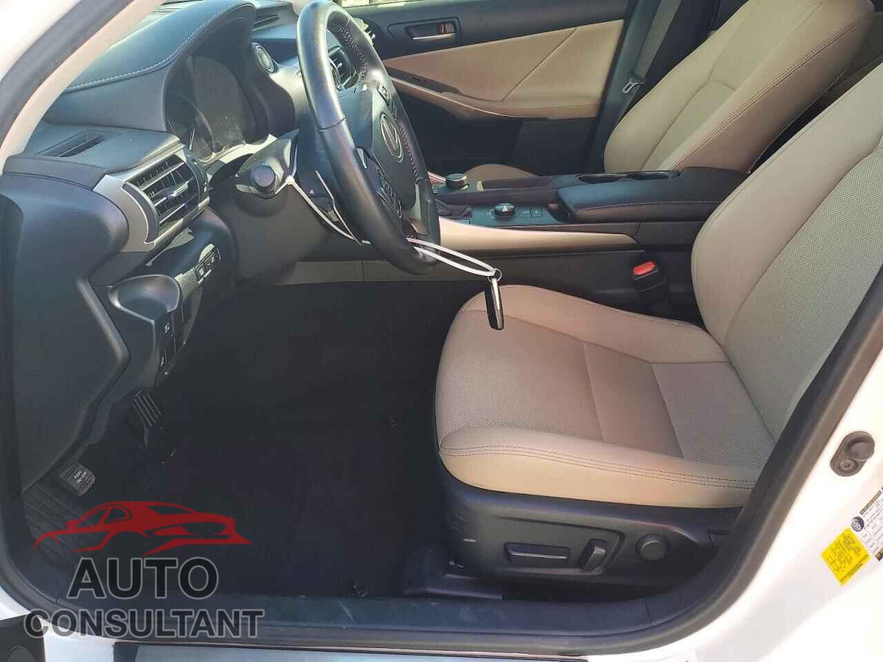 LEXUS IS 2019 - JTHBA1D20K5098040
