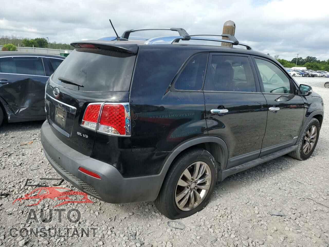 KIA SORENTO 2011 - 5XYKUDA28BG163156