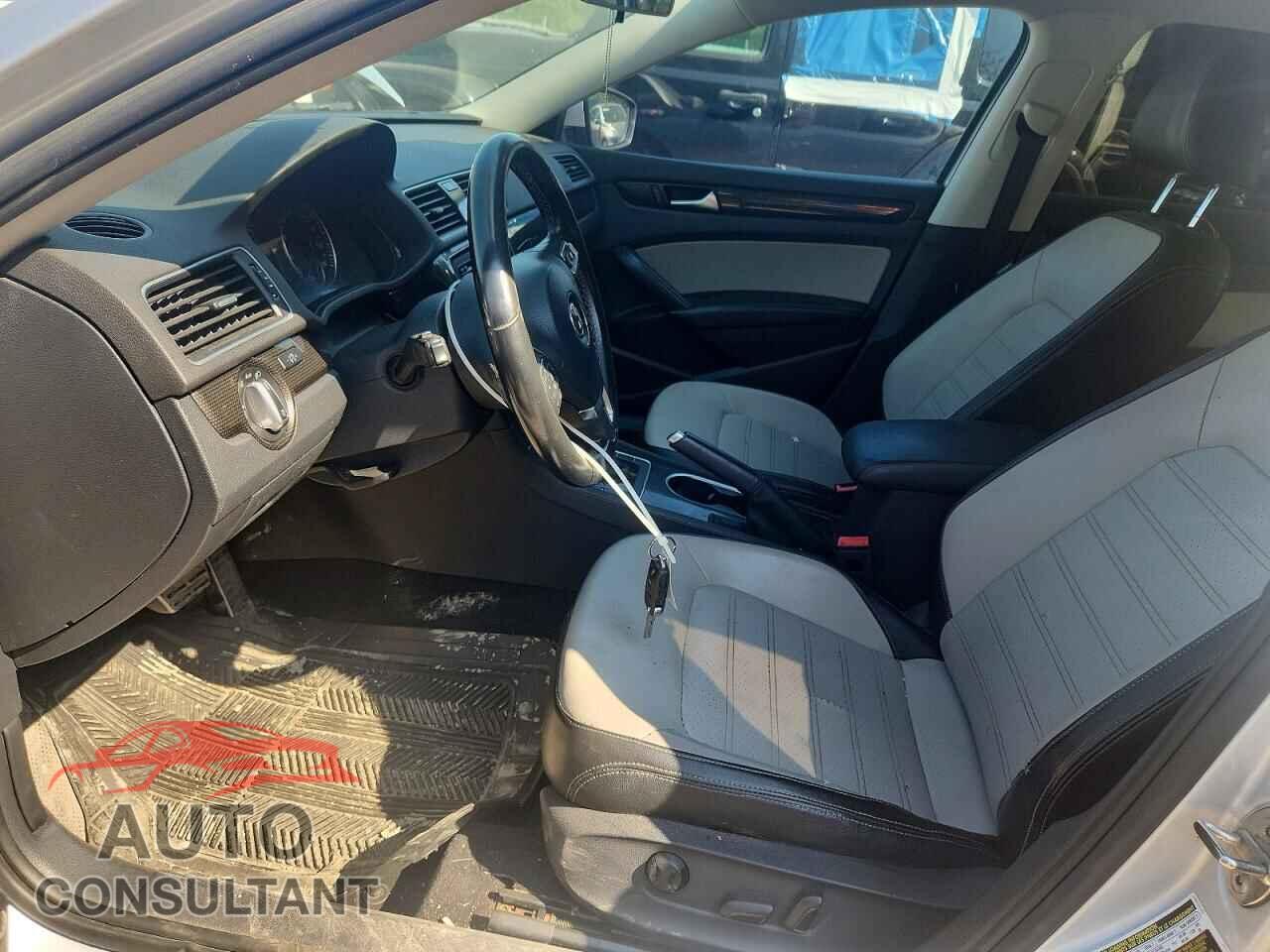 VOLKSWAGEN PASSAT 2015 - 1VWBS7A33FC018291