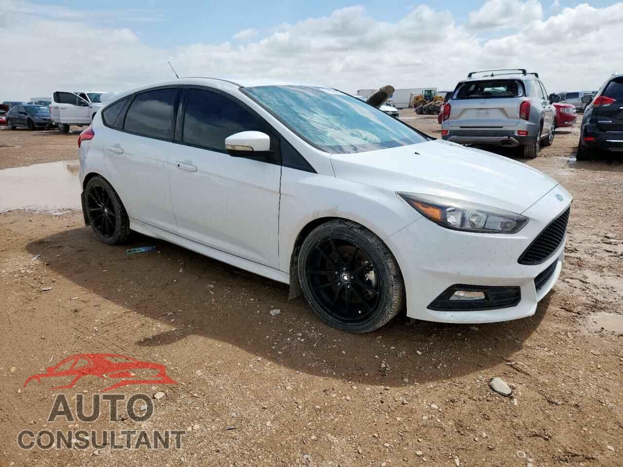 FORD FOCUS 2017 - 1FADP3L95HL348885