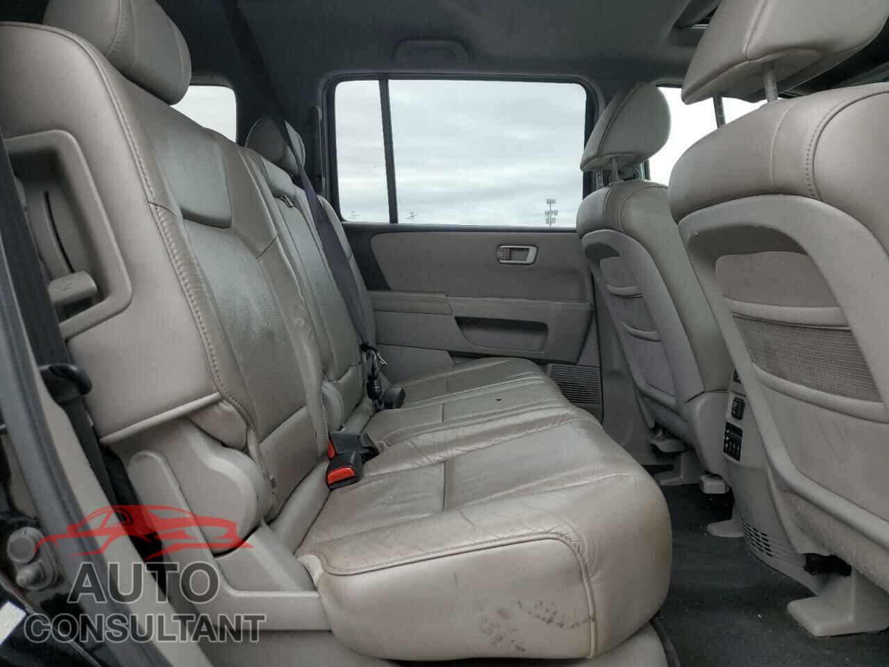 HONDA PILOT 2011 - 5FNYF4H60BB049012