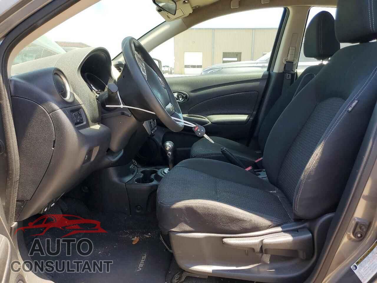 NISSAN VERSA 2019 - 3N1CN7AP1KL816565