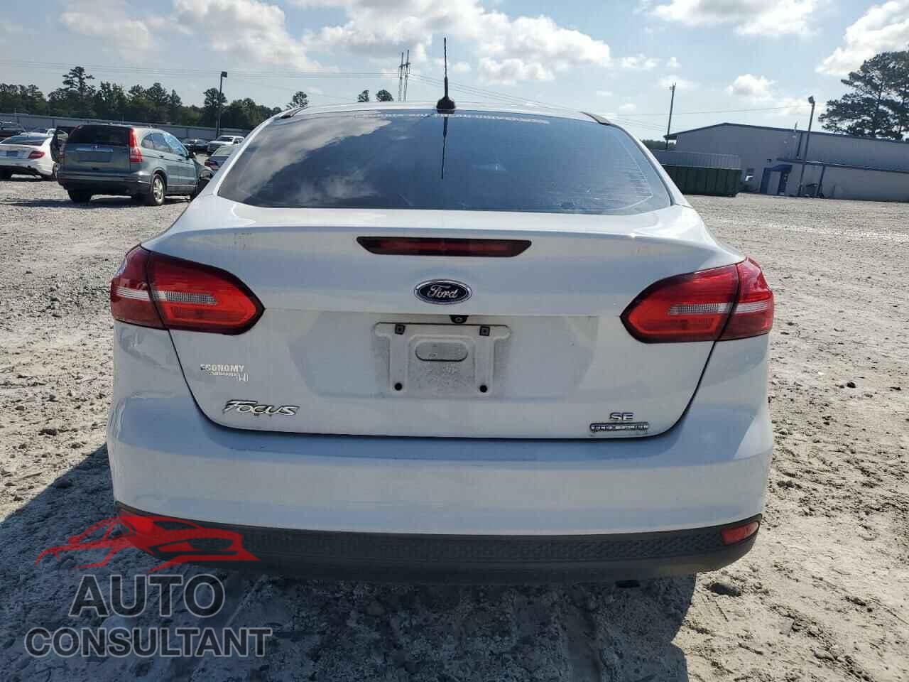 FORD FOCUS 2015 - 1FADP3F22FL218056
