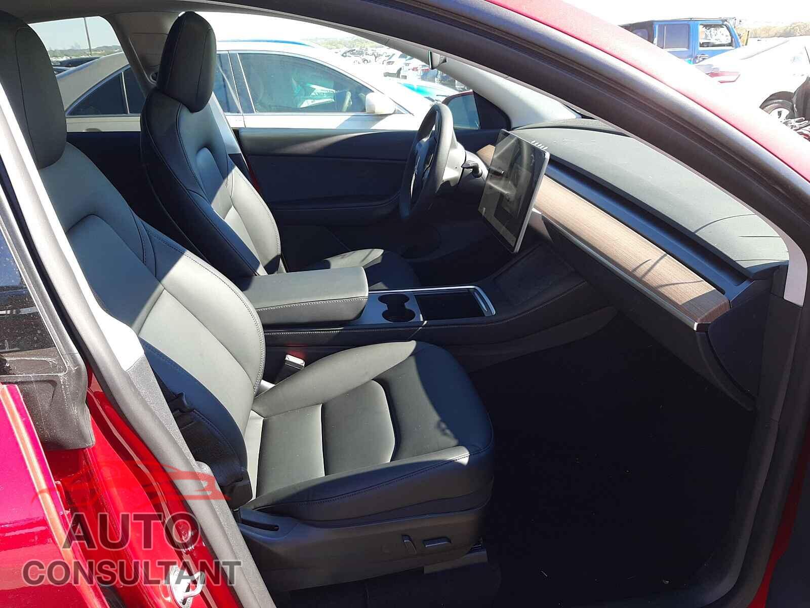 TESLA MODEL Y 2021 - 5YJYGDEEXMF259029