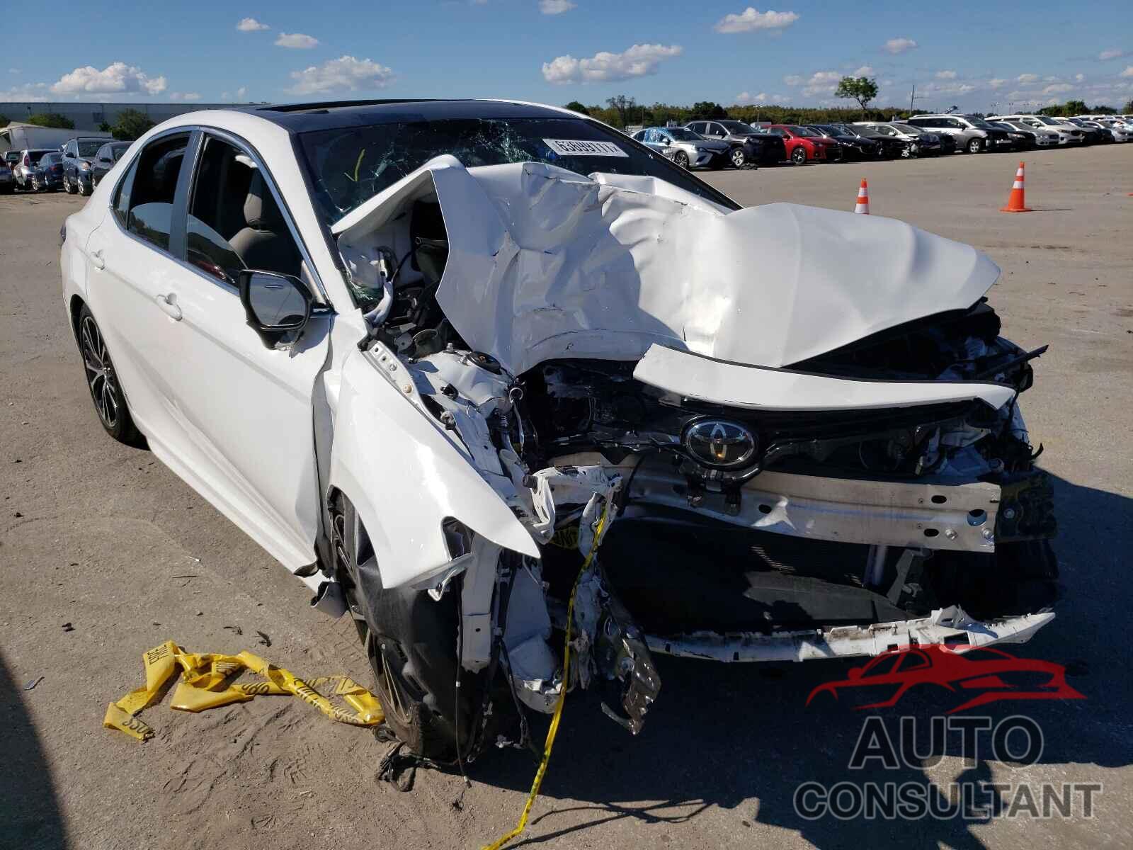 TOYOTA CAMRY 2018 - 4T1B11HKXJU640661