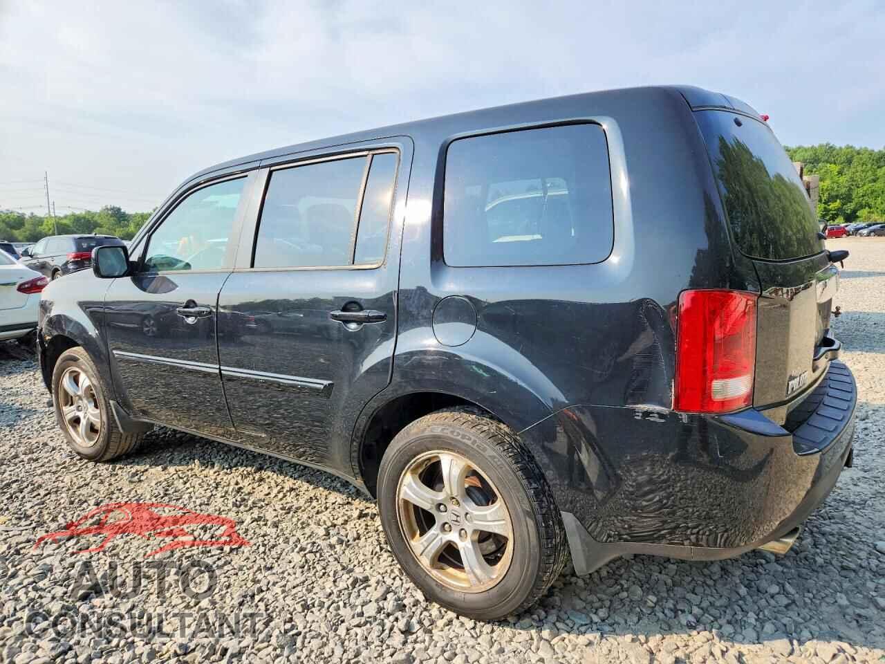 HONDA PILOT 2015 - 5FNYF4H55FB011935