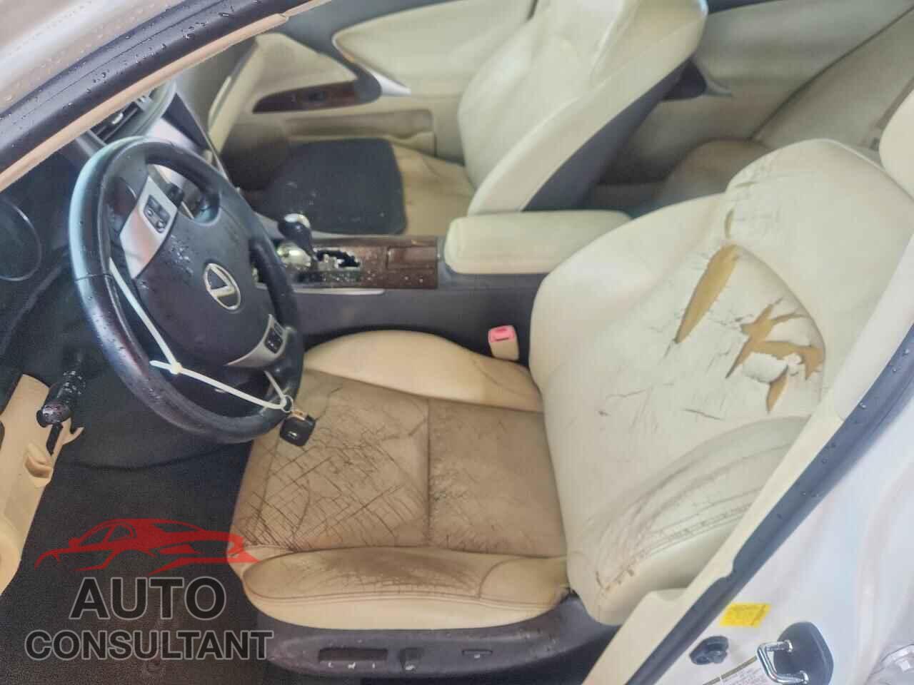 LEXUS IS 2011 - JTHBF5C22B5151072