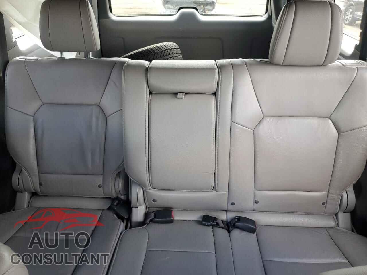 HONDA PILOT 2015 - 5FNYF4H90FB017385