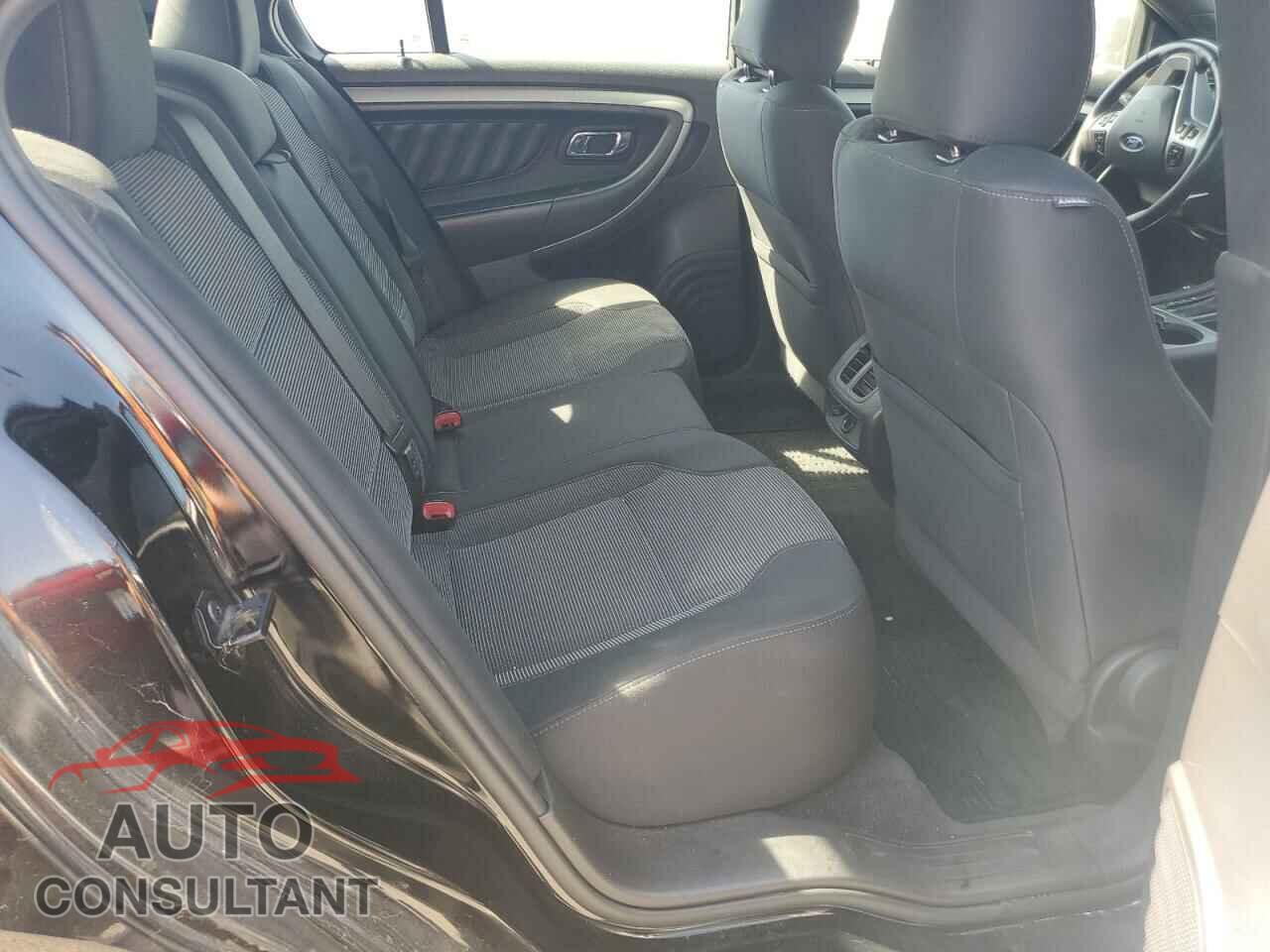 FORD TAURUS 2018 - 1FAHP2E89JG125456