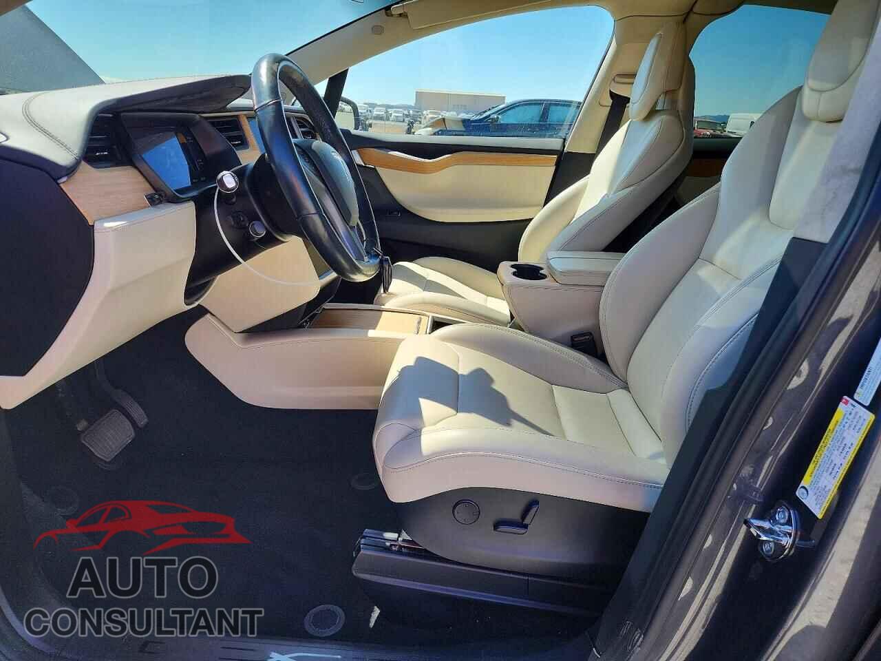 TESLA MODEL X 2018 - 5YJXCBE27JF110302