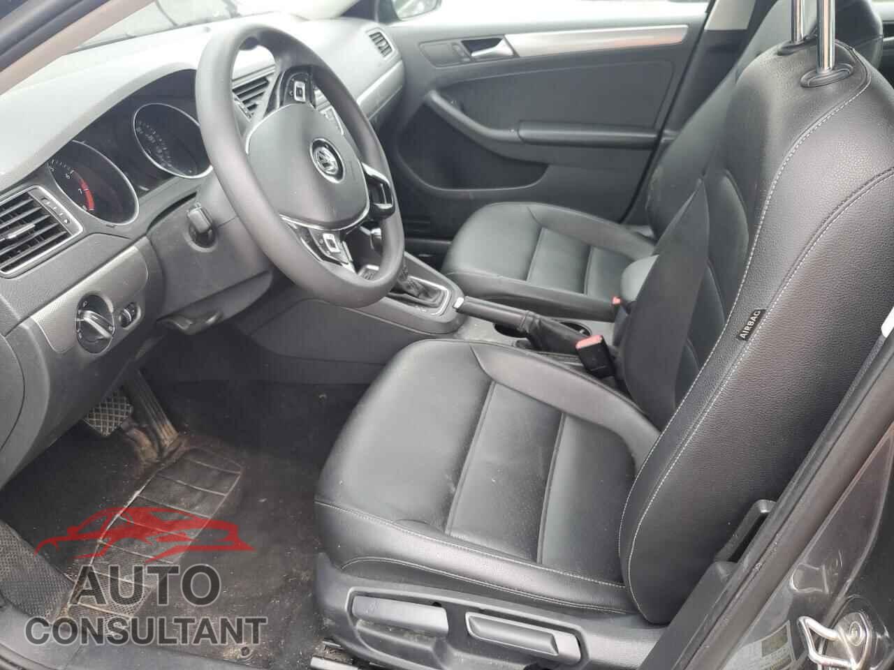 VOLKSWAGEN JETTA 2018 - 3VWDB7AJ0JM255304