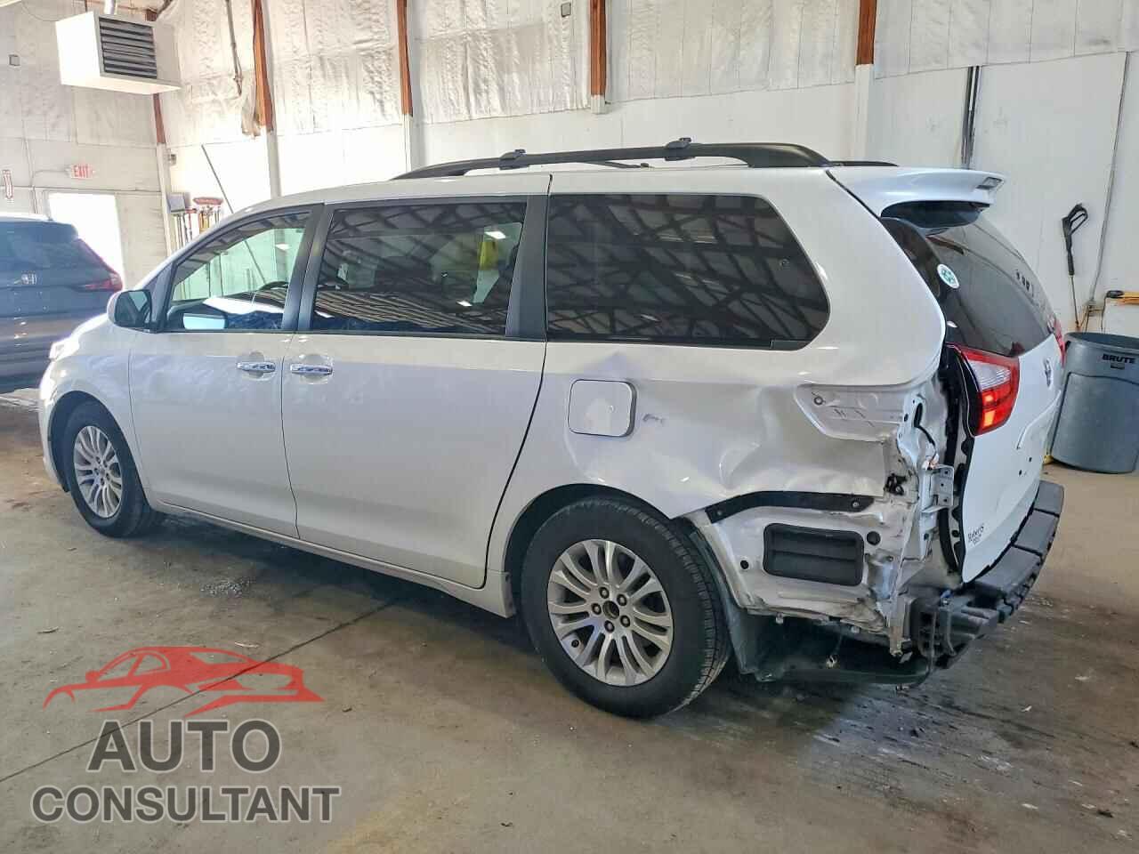 TOYOTA SIENNA 2015 - 5TDYK3DC0FS676103