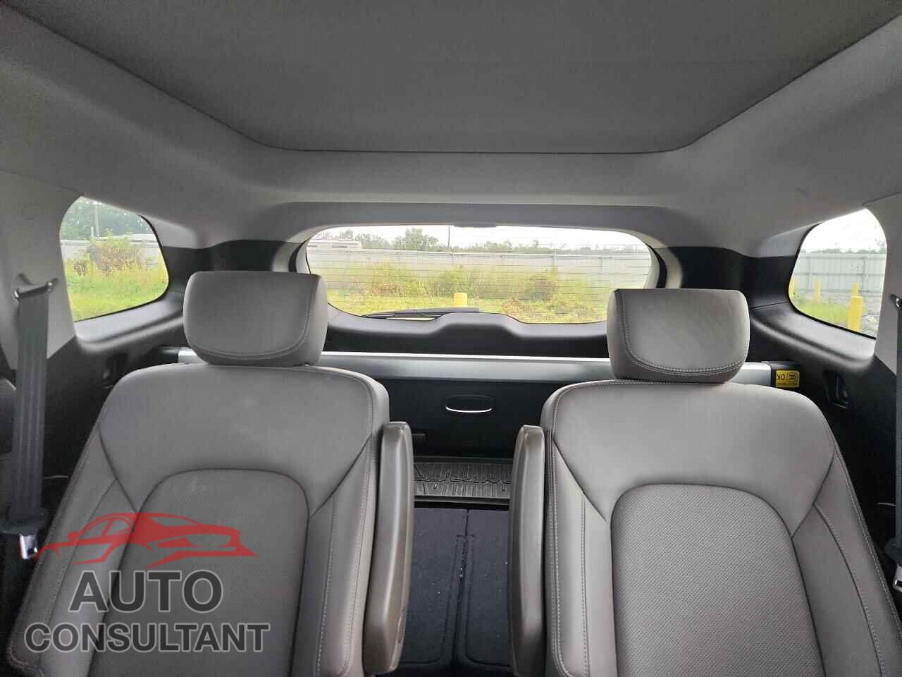 HYUNDAI SANTA FE 2017 - KM8SR4HF8HU242596