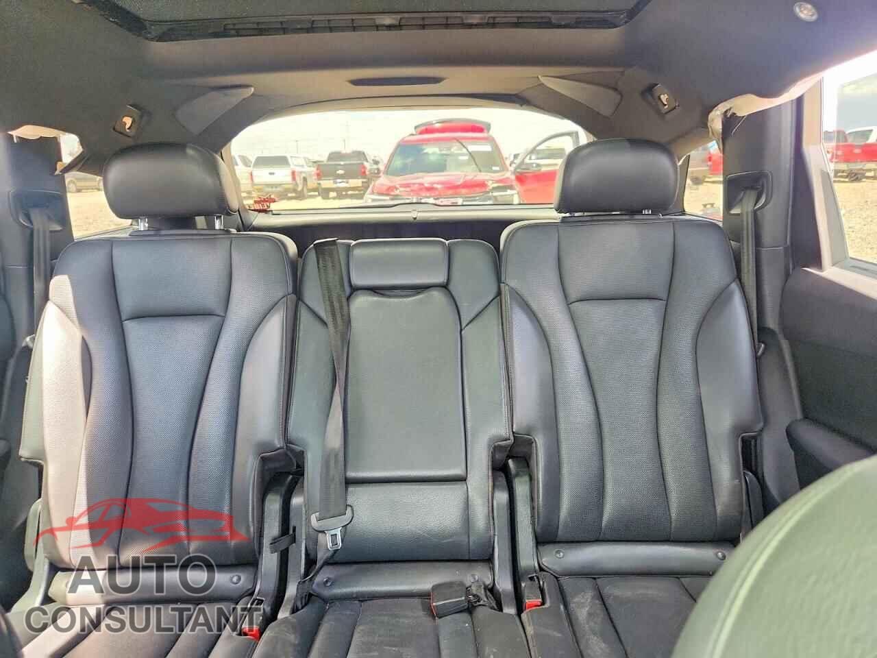 AUDI Q7 2018 - WA1VAAF74JD045590