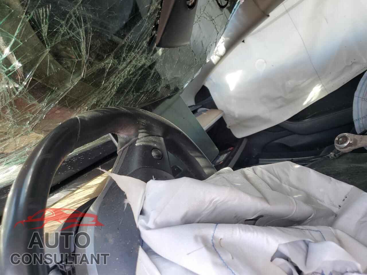 TESLA MODEL 3 2018 - 5YJ3E1EB5JF054542
