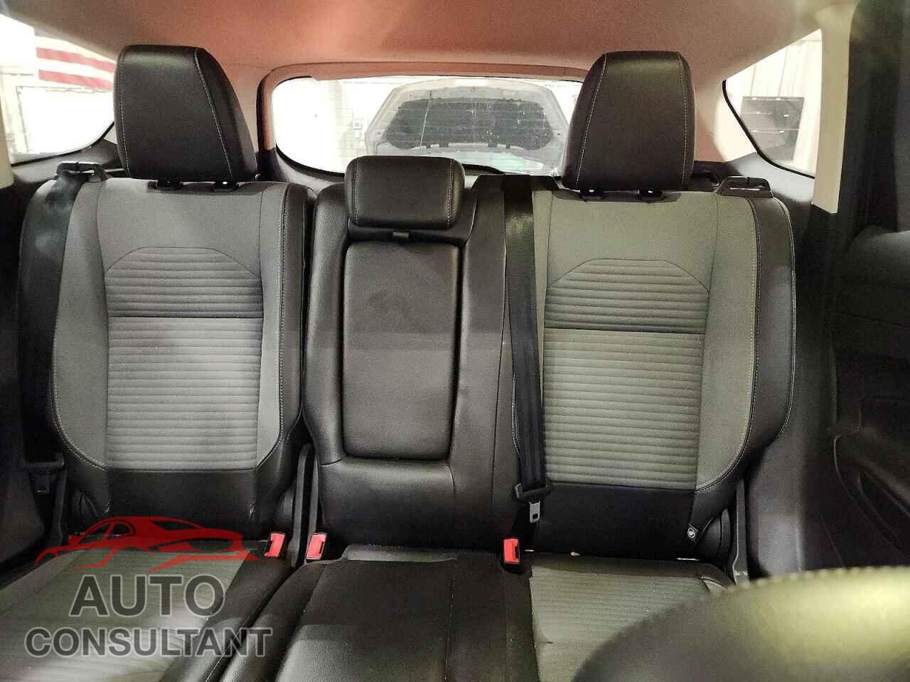 FORD ESCAPE 2017 - 1FMCU9G98HUA11113