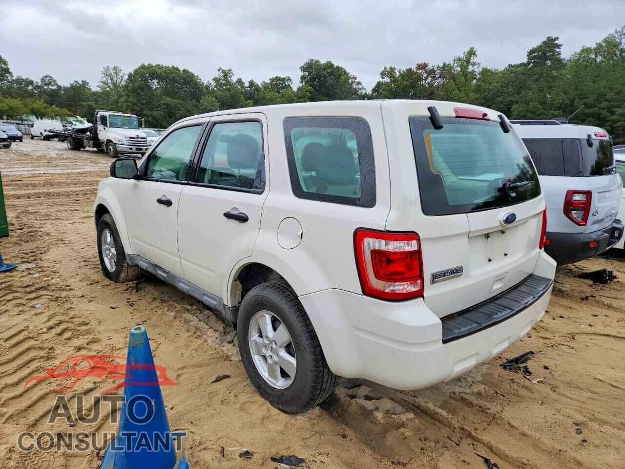 FORD ESCAPE 2010 - 1FMCU9C77AKD04538