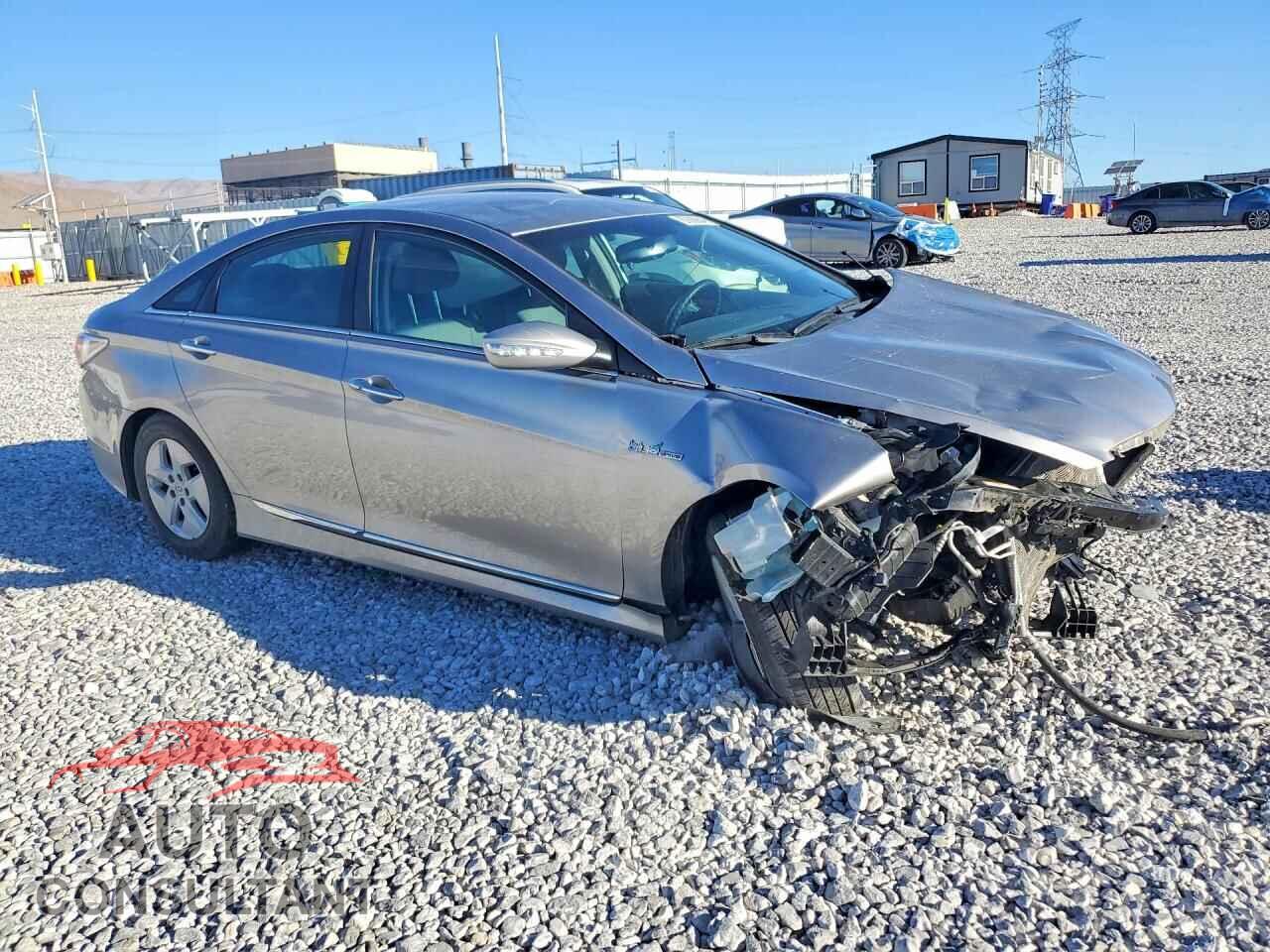 HYUNDAI SONATA 2012 - KMHEC4A47CA043928
