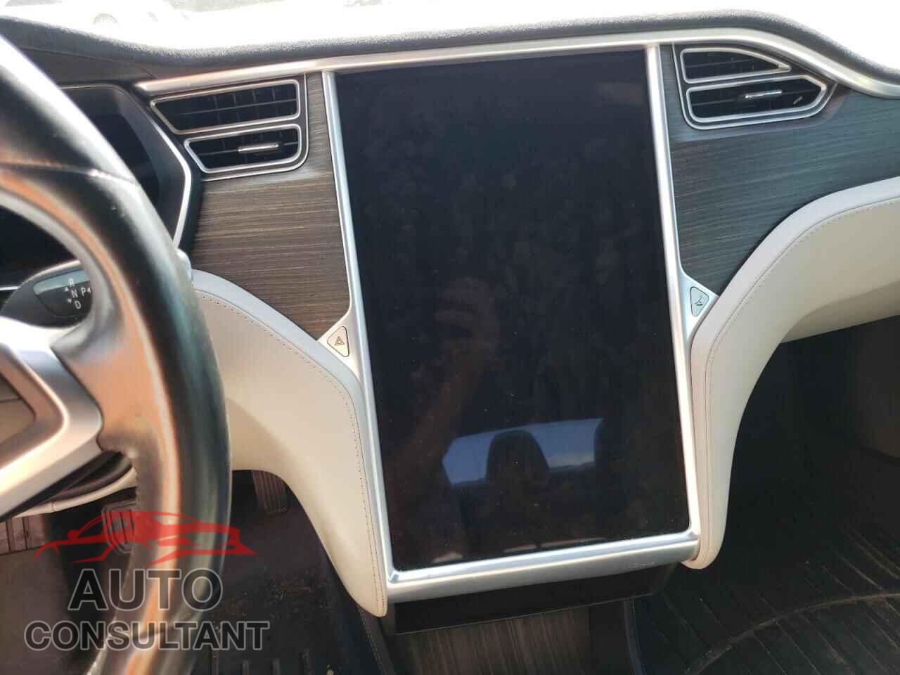 TESLA MODEL S 2015 - 5YJSA1E22FF112492