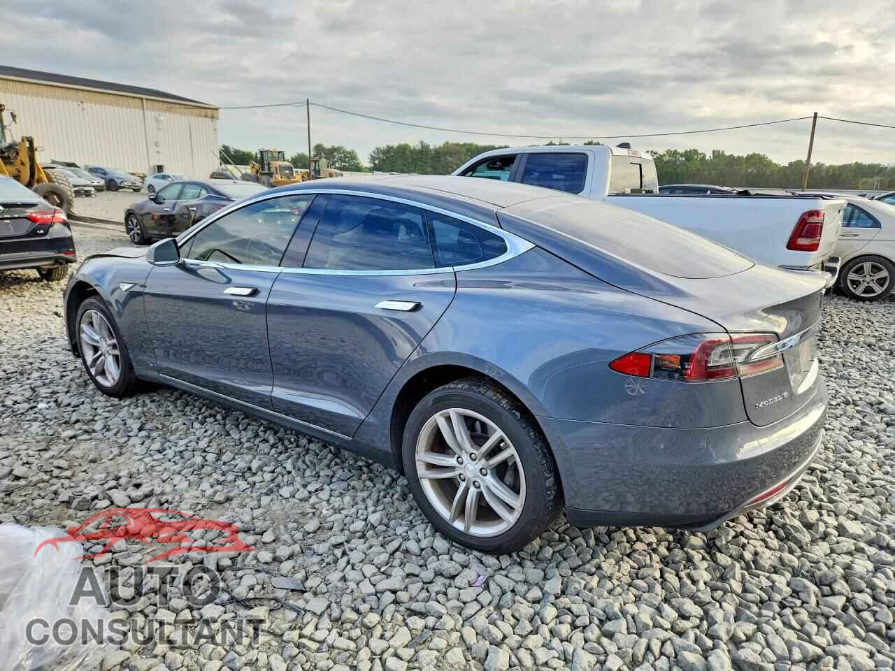 TESLA MODEL S 2013 - 5YJSA1DP2DFP16036