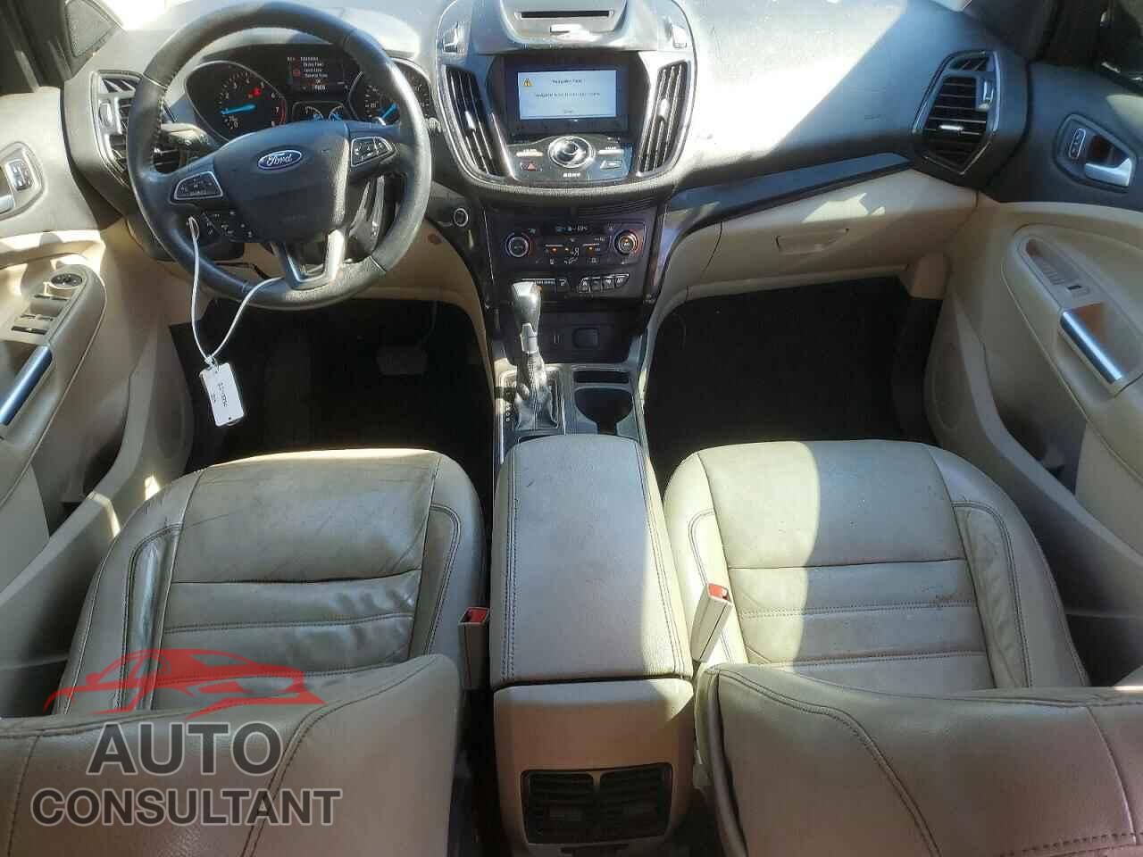 FORD ESCAPE 2017 - 1FMCU9J90HUA56426