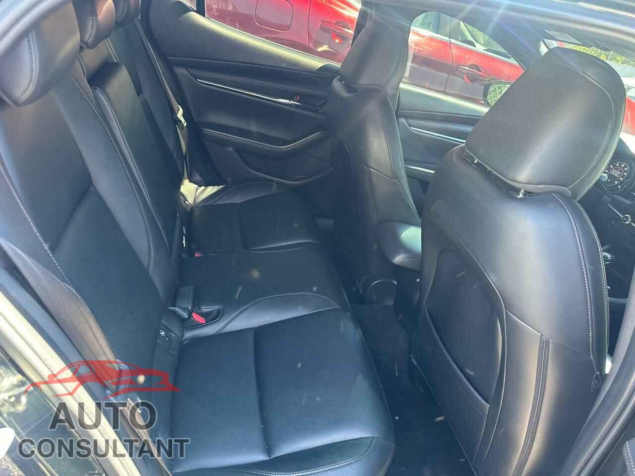 MAZDA 3 2019 - JM1BPAJM3K1119010