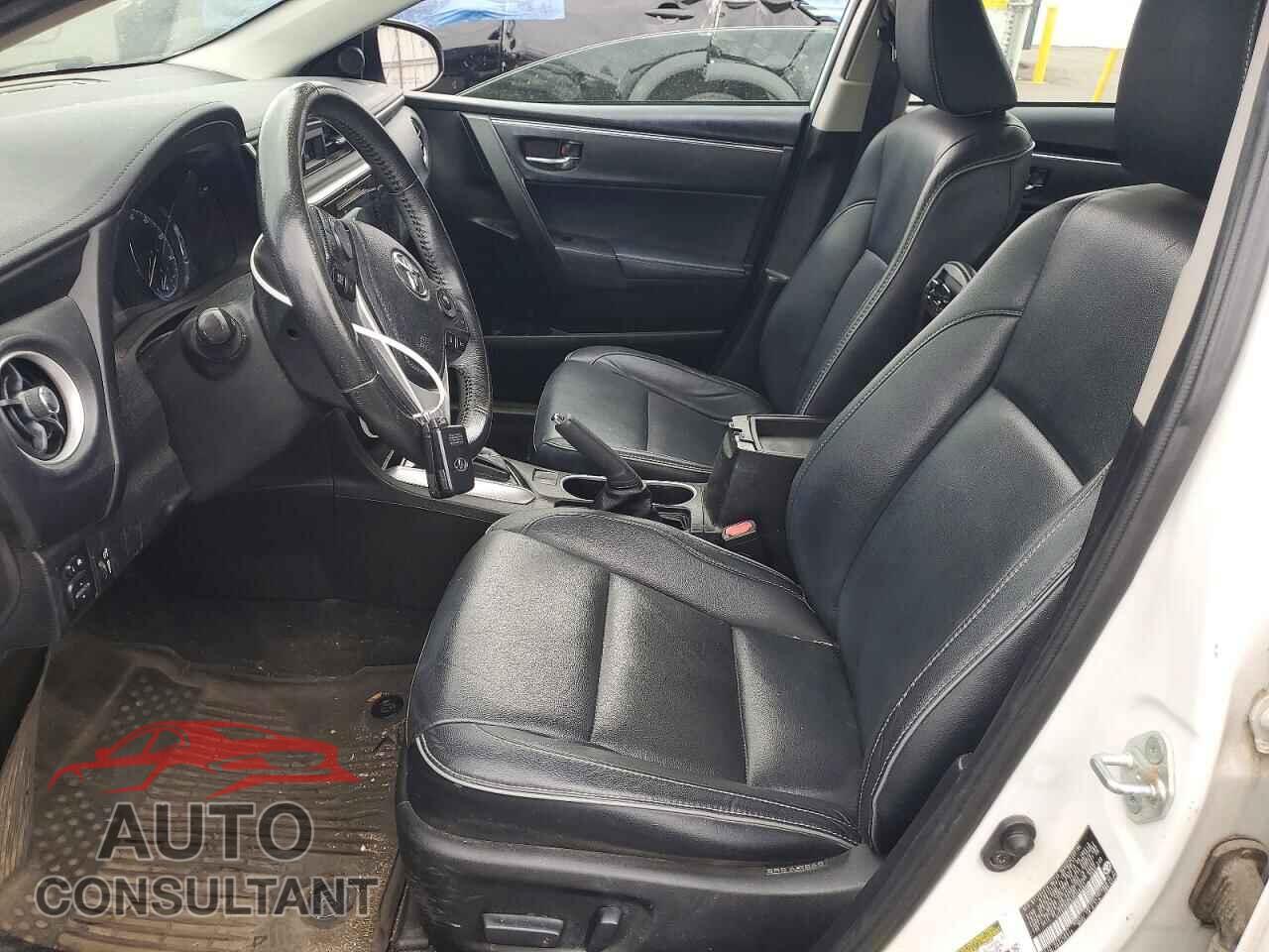 TOYOTA COROLLA 2018 - 5YFBURHE0JP746151