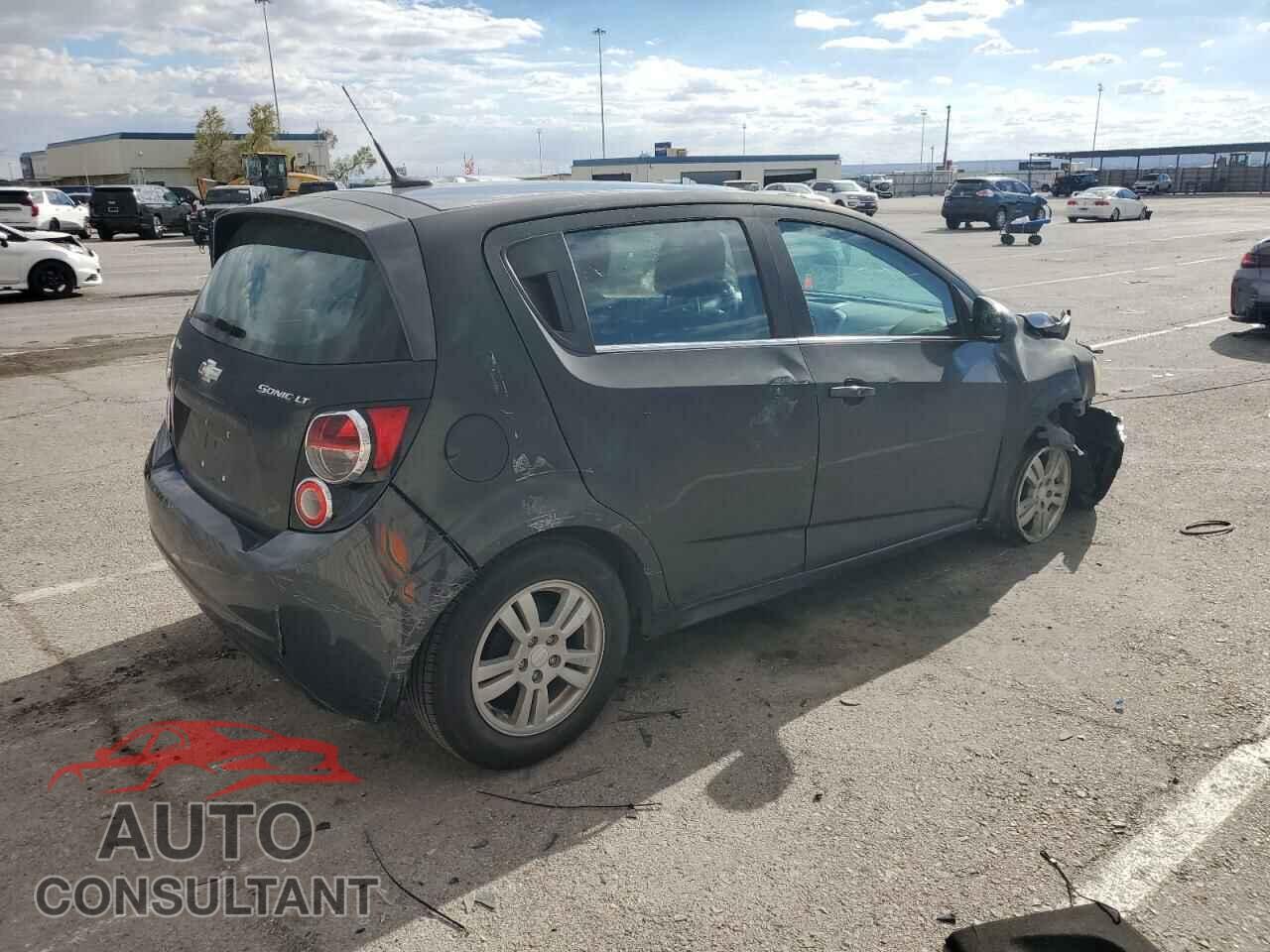 CHEVROLET SONIC 2014 - 1G1JC6SH3E4238564