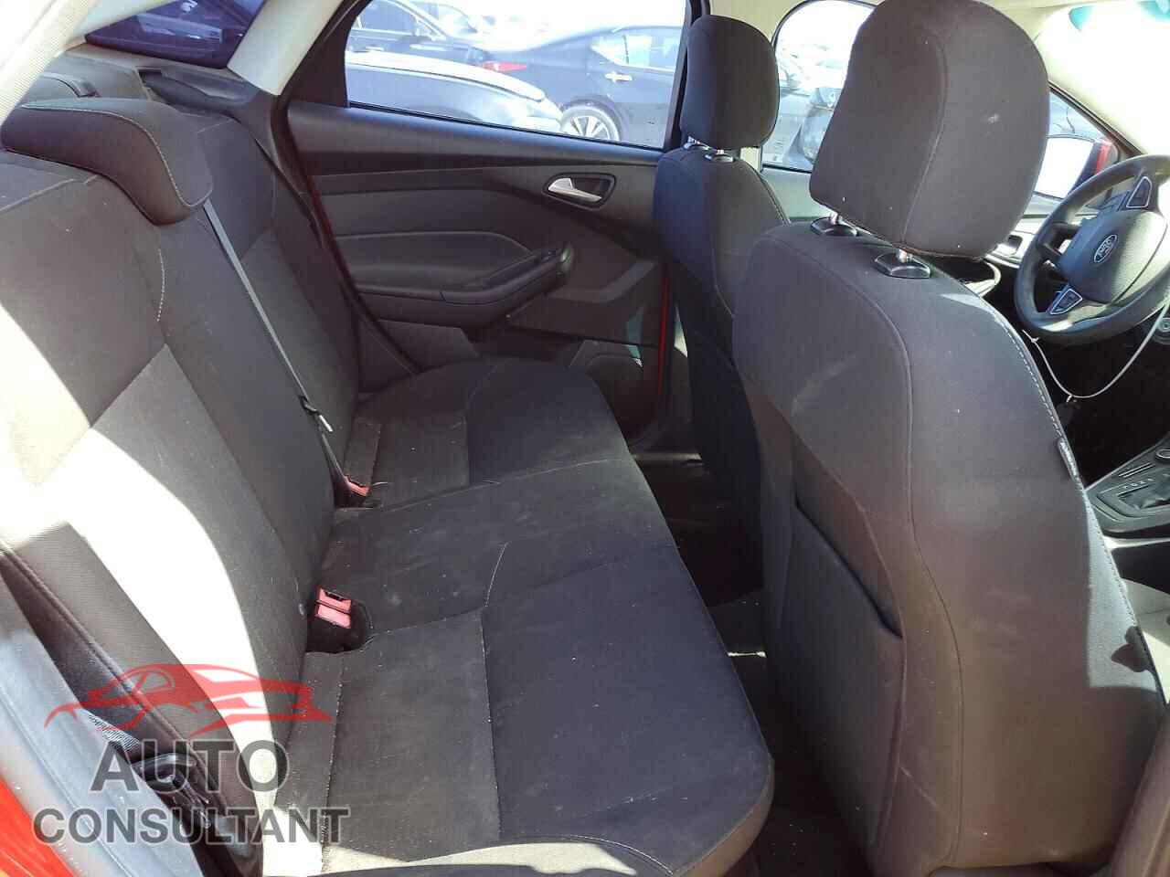 FORD FOCUS 2017 - 1FADP3F26HL244744